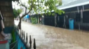 Asda 1 Tinjau Lokasi Banjir di Desa Gelam Jaya Pasar Kemis