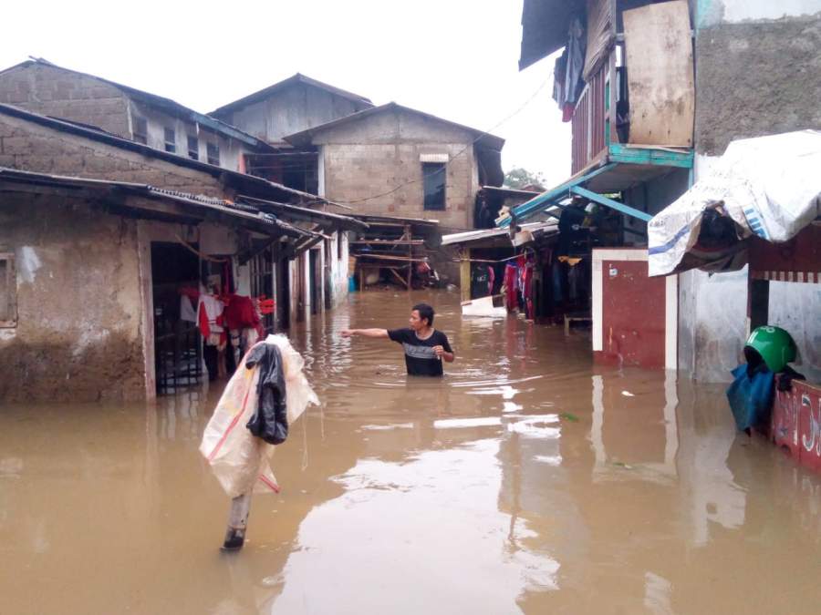 Suasana banjir di RW 05 Kampung Cilalung pada awal tahun baru lalu.