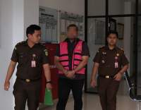 Tersangka Perpajakan SHK saat digiring ke Kejaksaan