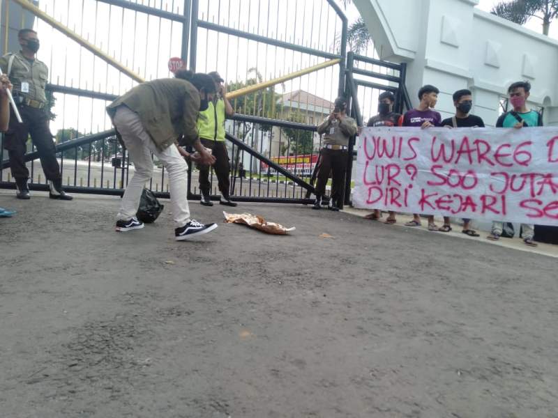 Mahasiswa Tuntut Kejati Banten Usut Dugaan Skandal JPS Kota Serang