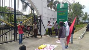 Mahasiswa Geruduk Kejati Banten, Usut Tuntas Dugaan Pungli di Kemenag Banten