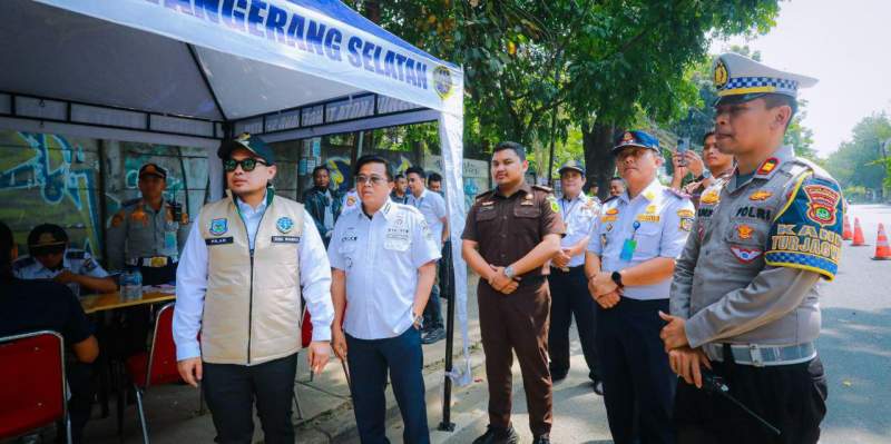 Pilar Saga Tindak Tegas Truk Overload Langgar Jam Operasional di Tangsel