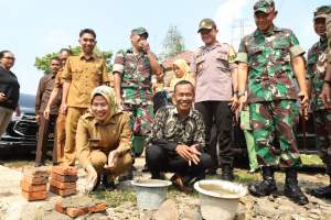 Pemkab Serang Buka Bareng TNI Buka Jalan Hutan