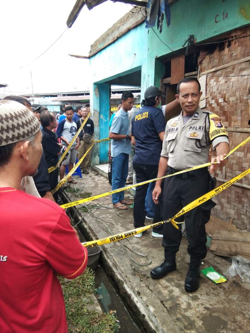 Suami Istri Tewas Bunuh Diri Di Pasar Sentiong