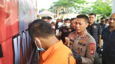 Salah Seorang Tersangka Saat Ditanyai Kapolres Tangsel