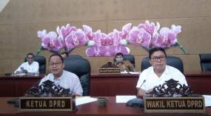 Ketua DPRD Tangsel, Abdul Rasyid saat rapat pimpinan di gedung DPRD Tangsel.