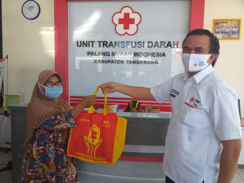PMI Kabupaten Tangerang Berikan Sembako Bagi Pendonor Darah
