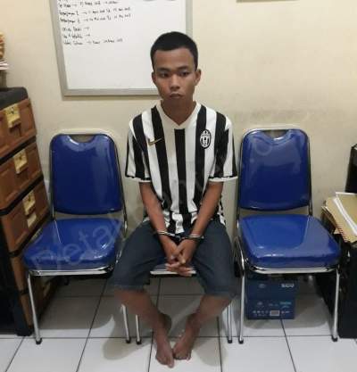 Tega, Karyawan Pabrik Tusuk Mata Temannya