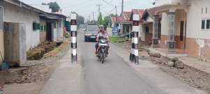 Dinas PUTR Serdang Bedagai pasang portal jalan kabupaten.