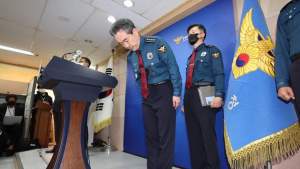 Kepala Kepolisian Korsel Membungkuk Minta Maaf Atas Tragedi Itaewon