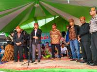 Kasepuhan Ciherang Gelar Upacara Adat Seren Taun