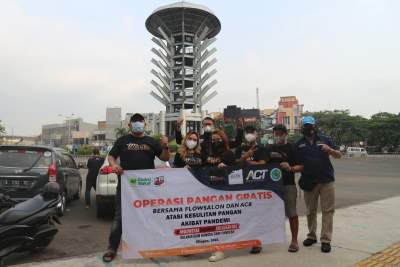 Bantu Masyarakat Terdampak Pandemi, ACT bersama ACB dan Flowsalon Sumbang 350 Sak Beras