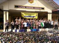 Polres Serang Memusnahkan Miras Oplosan Hasil Operasi Pekat Menjelang Puasa.
