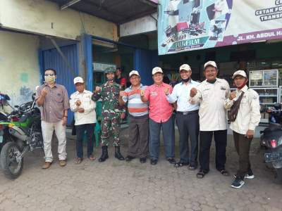 DPD IKM Kota Serang Bagi Ribuan Masker Kepada Pengendara