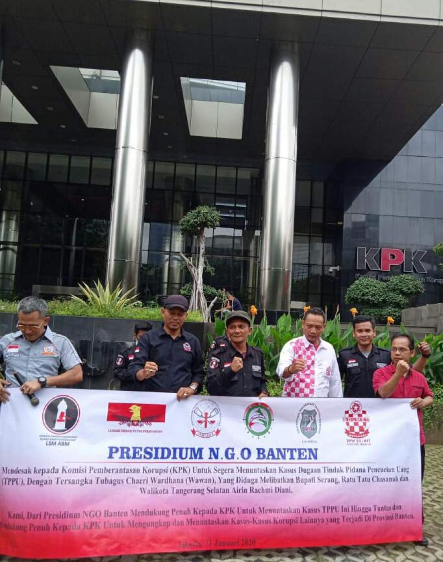 Kawal Kasus TPPU Wawan, NGO Banten Demo KPK Sebut Nama Tatu dan Airin