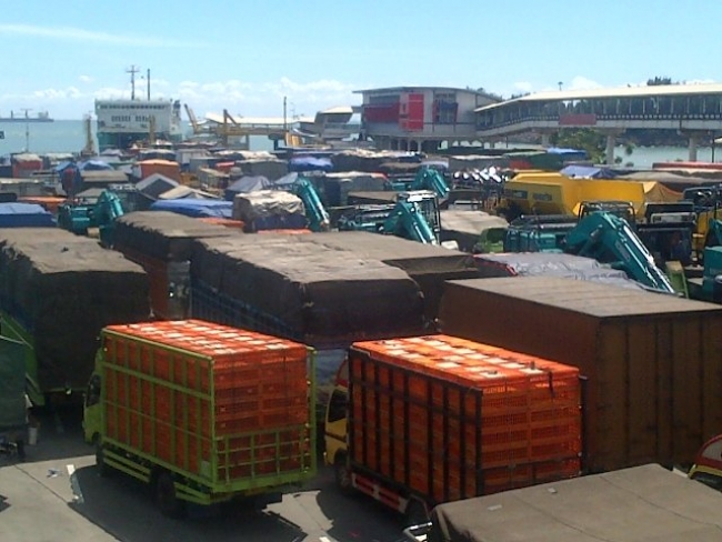 Arus Balik di Merak Padat