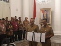 Zaki dan Anis Baswedan Tandatangani MOU Penyediaan Air Bersih