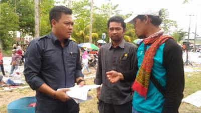 Anggota Komisi I DPRD Kabuaten Serang Iip Miftahul Khoiry saat aksi demo buruh PT. Tamron Akuatik Produk Industri.