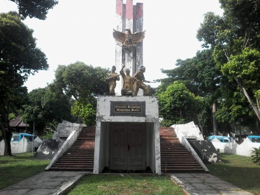 H.Embay Mulya Syarif; Saya Prihatin Lihat Monumen Perjuangan 45 Rakyat Banten Yang Tak Terurus