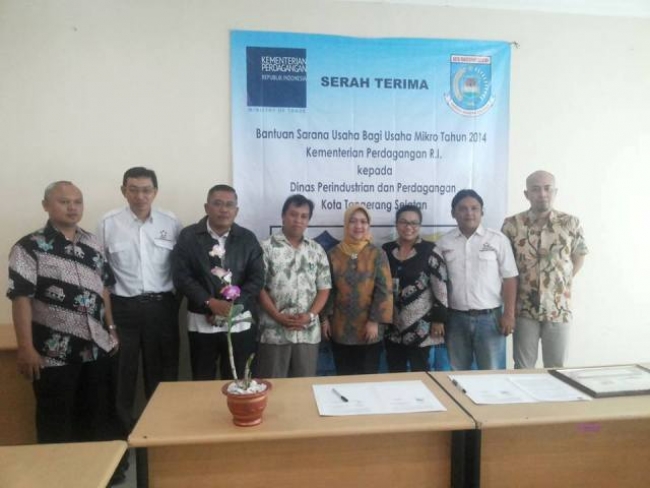 Kementrian Dalam Negeri Berikan Bantuan Gerobak dan Tenda Kepada PKL