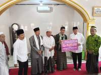 Jumling di Mesjid Kresek, Bupati Serahkan Bantuan Kepada DKM