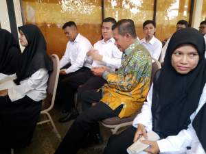 Wali Kota Serang Syafrudin saat meninjau peserta yang ikut test CPNS