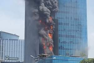 Detik-detik Kebakaran Gedung K-Link Tower