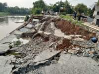 Jalan Tanjung Burung Kembali Ambruk, Diduga Tak Kuat Menahan Beban
