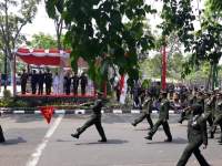 Upacara Parade, Defile dan Terjun Payung Warnai Peringatan HUT TNI Ke 73
