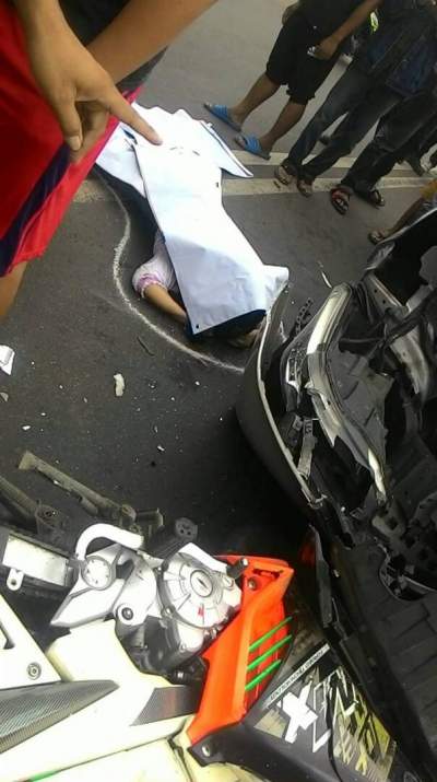 Hajar Minibus, Pengendara Sepeda Motor Tewas