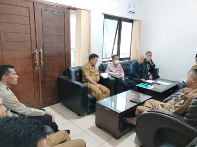 Kisruh Kades dan Warga Telaga Bestari Berawal Dari Iuran Sampah