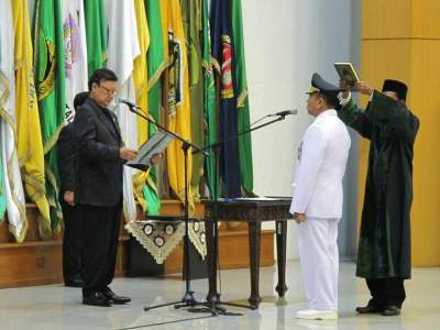 Plt Gubernur Banten Nata Irawan Dilantik Mendagri Tjahjo Kumolo di Jakarta.