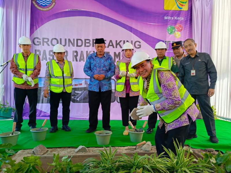 Sekda Letakan Batu Pertama Revitalisasi Pasar Mauk