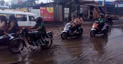 Pengecoran Belum Selesai Mengakibatkan Genangan Air