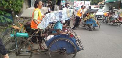 Razia Masker di Pondok Ranji, Pelanggar Disanksi Genjot Becak dan Kuras WC