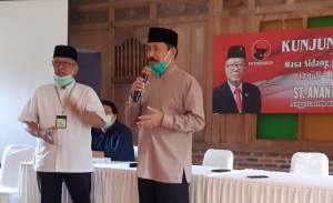 Muhamad dan ST Ananta Wahana saat di acara reses ST Ananta Wahana anggota DPR RI di Tangsel, Minggu (26/7/2020). (ft by wag TB)