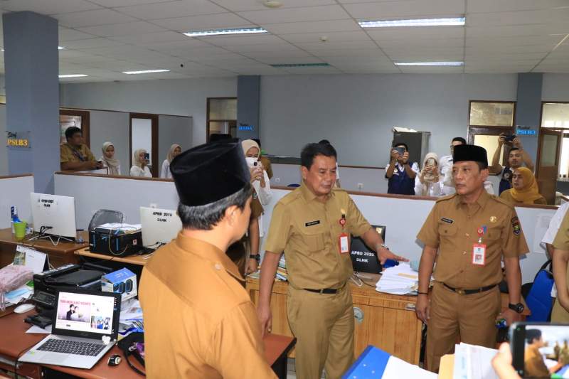Masuk Pertama Kerja, Sekda Sidak Dinas lingkungan Hidup