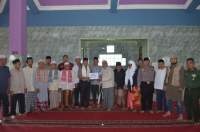  Kapolresta Tangerang AKBP M. Sabilul Alif dalam giat Pos Khidmat di Masjid Assyaharan, Kelurahan Sukamulya, Kecamatan Cikupa, Kabupaten Tangerang.