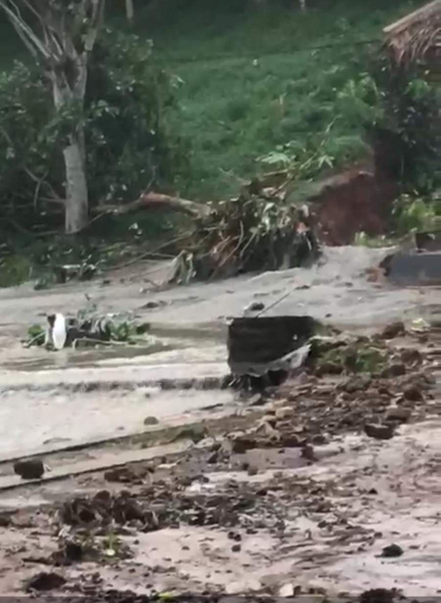 Sungai Meluap, Rumah Makan Kampung Kelapa Diterjang Banjir Bandang