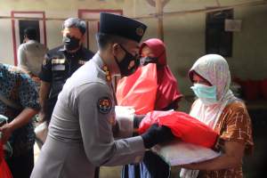 Tim Warung Jumat Polda Banten salurkan Paket Sembako