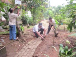 Suasana dihalaman belakang SDN PKB 03