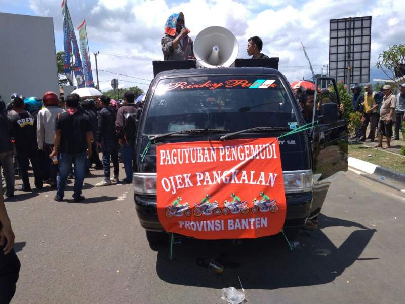 Opang di Serang Tolak Ojek Online