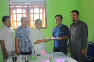 Calon Bupati saat PKS mendaftarkan diri ke Nasdem