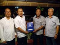 Ketua DPD PAN menyerahkan Rekomendasi DPP kepada Mad Lomri