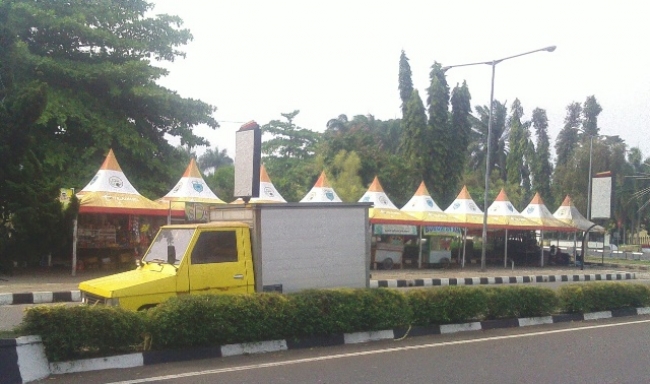 Pedagang Tenda Kuliner Alun- alun Keluhkan Serbuan Pedagang Mobil