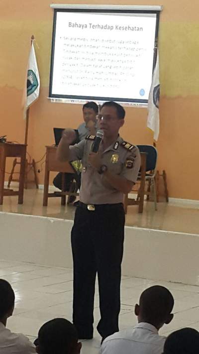 Polsek Panongan Sosialisasikan Bahaya Narkoba Kepada Pelajar