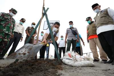 Jejak Doni Monardo Merawat Benteng Alami Gempabumi dan Tsunami di Pantai Kata Pariaman