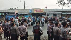 Ratusan aparat Gabungan Amankan Penertiban Pasar Kutabumi