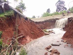 Dinas Bina Marga Kabupaten Tangerang  Segera Perbaiki Tanggul Ambrol