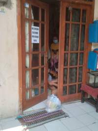 Masyarakatnya Isoman, Kelurahan Rengas Swadaya Beri Sembako